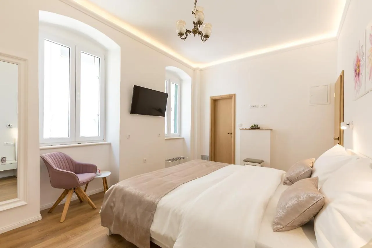 Luxury Rooms In The Center Of Split - Maniva