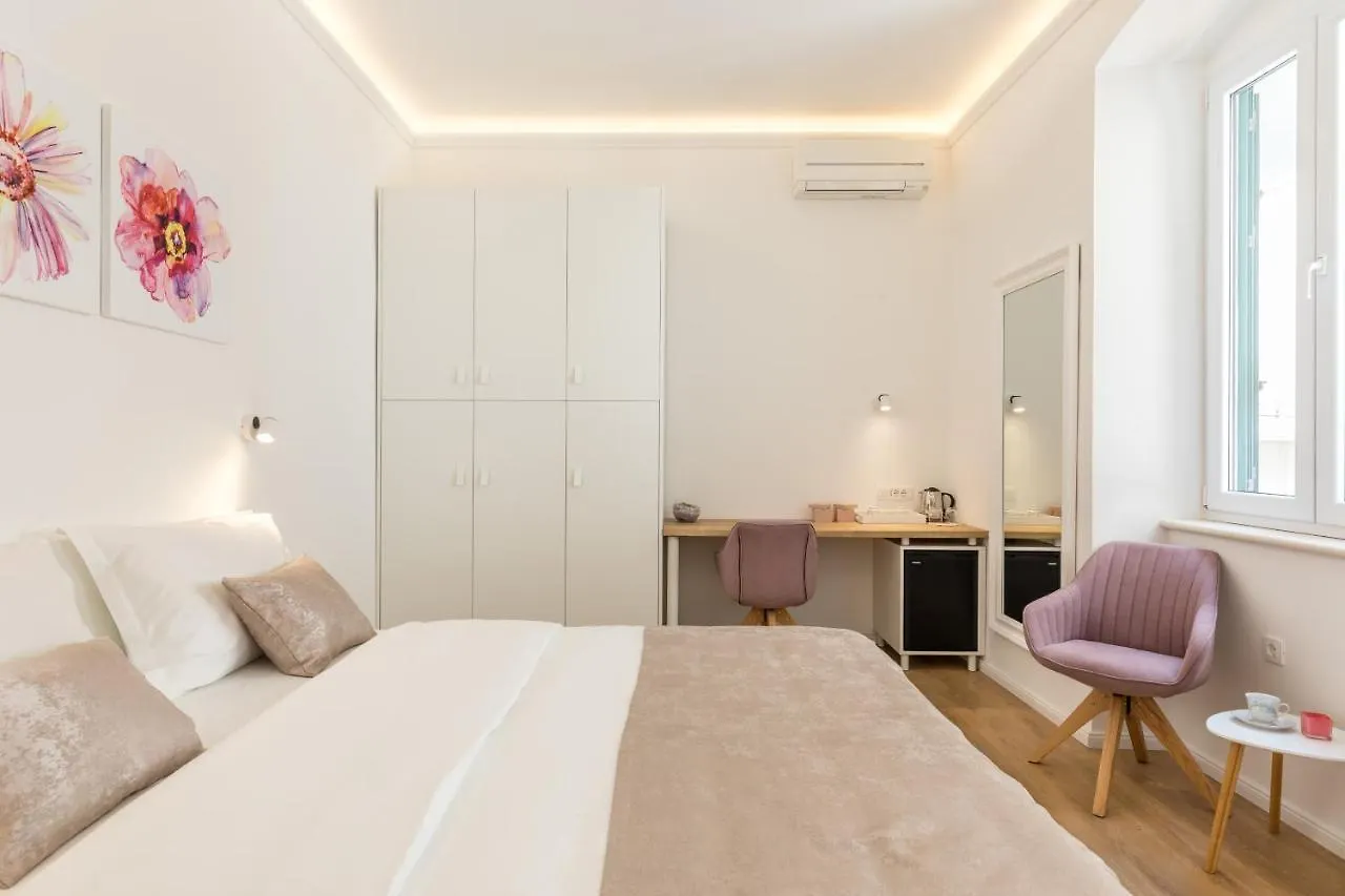 Luxury Rooms In The Center Of Split - Maniva