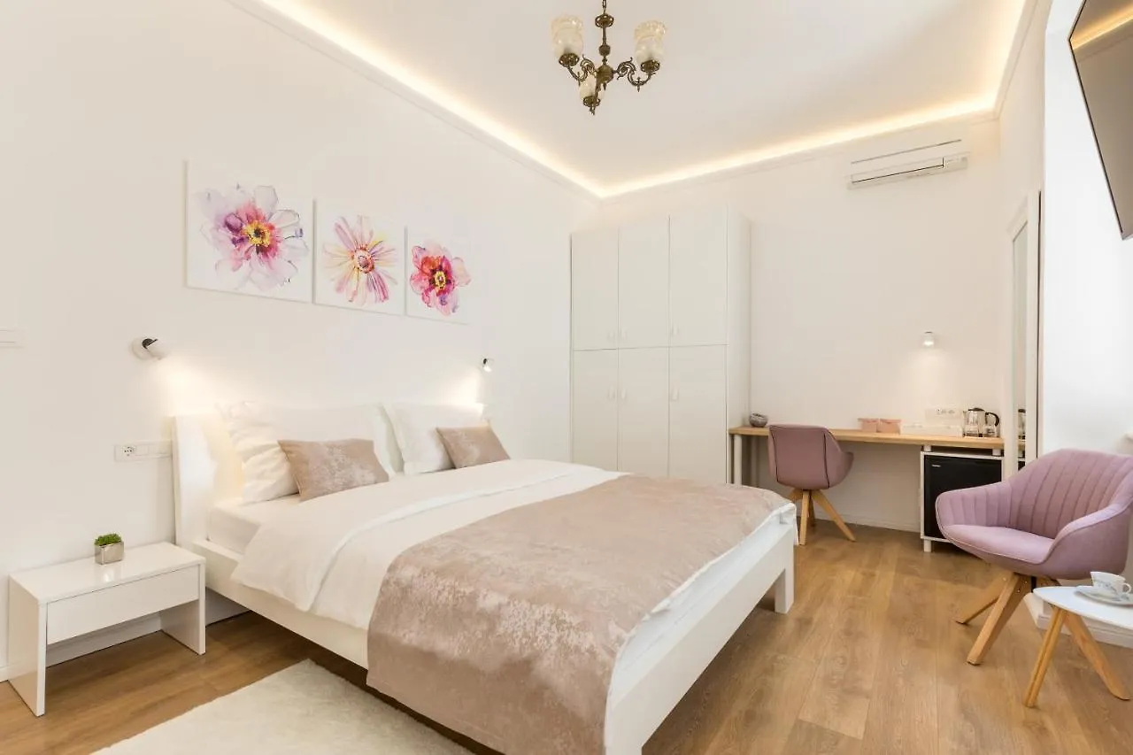 Luxury Rooms In The Center Of Split - Maniva